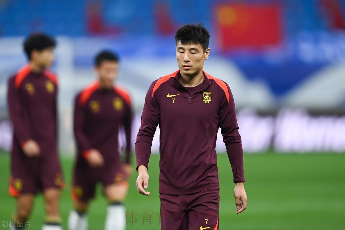 新华社专访武磊：愿意带伤出战，承担更多责任